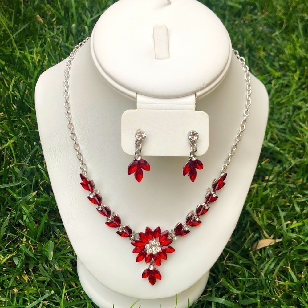 RHINESTONE set , with earrings flower 🌺 necklace red